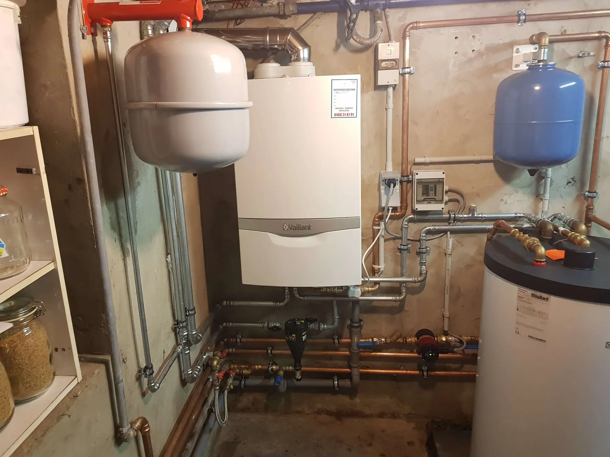 Chaufferie rénovée avec chaudière, vase d’expansion et ballon d’eau chaude